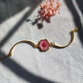 Golden frame bracelet aster flower in resin