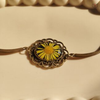 Handcrafted Golden Quietude resin bracelet