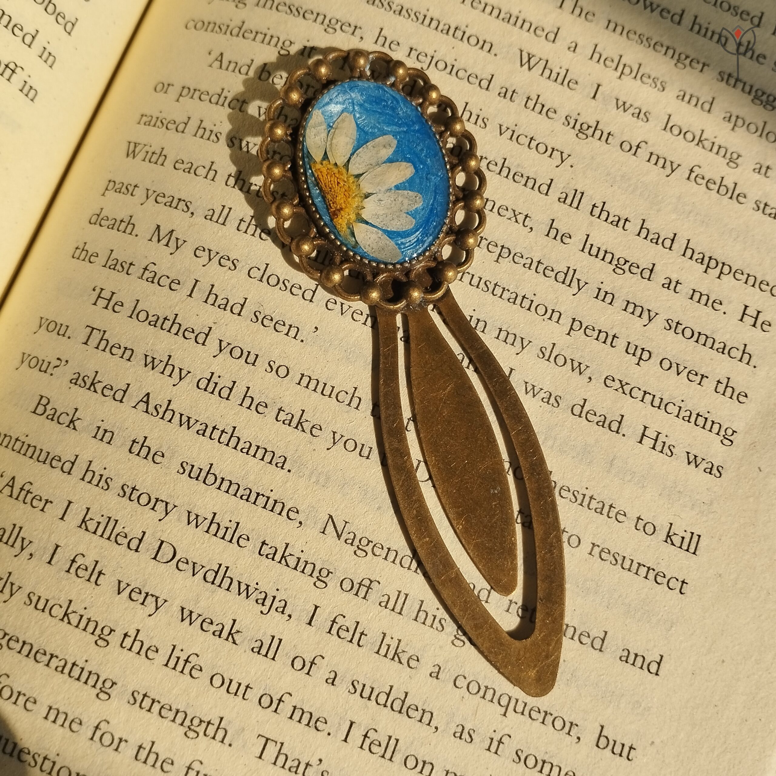 handcrafted-sunny-spring-bookmark Daisy flower resin bookmark in antique finish